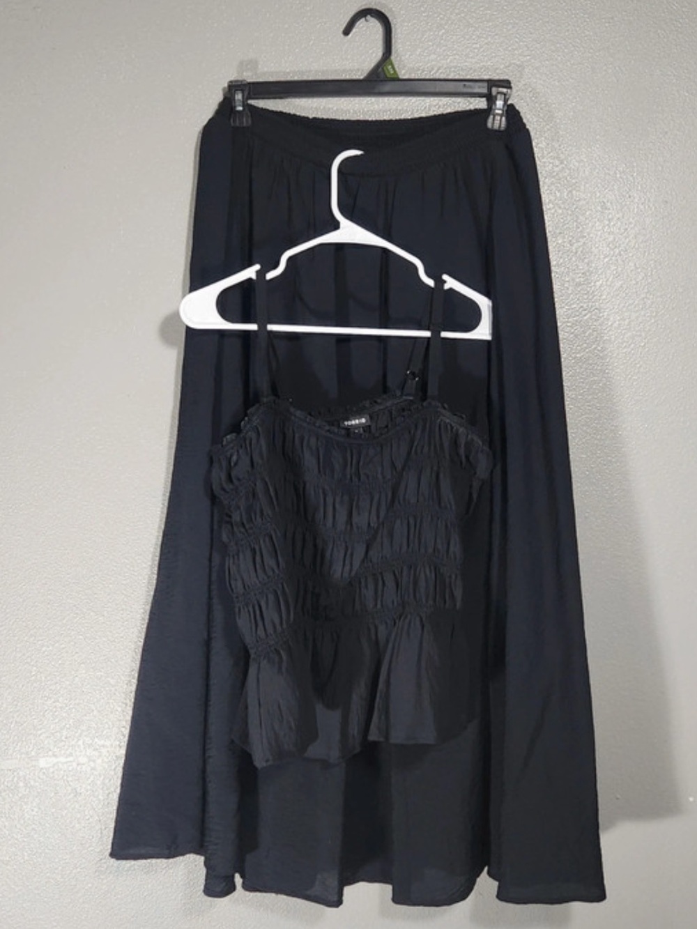 Size 0 / 0X Torrid black rayon top & skirt set